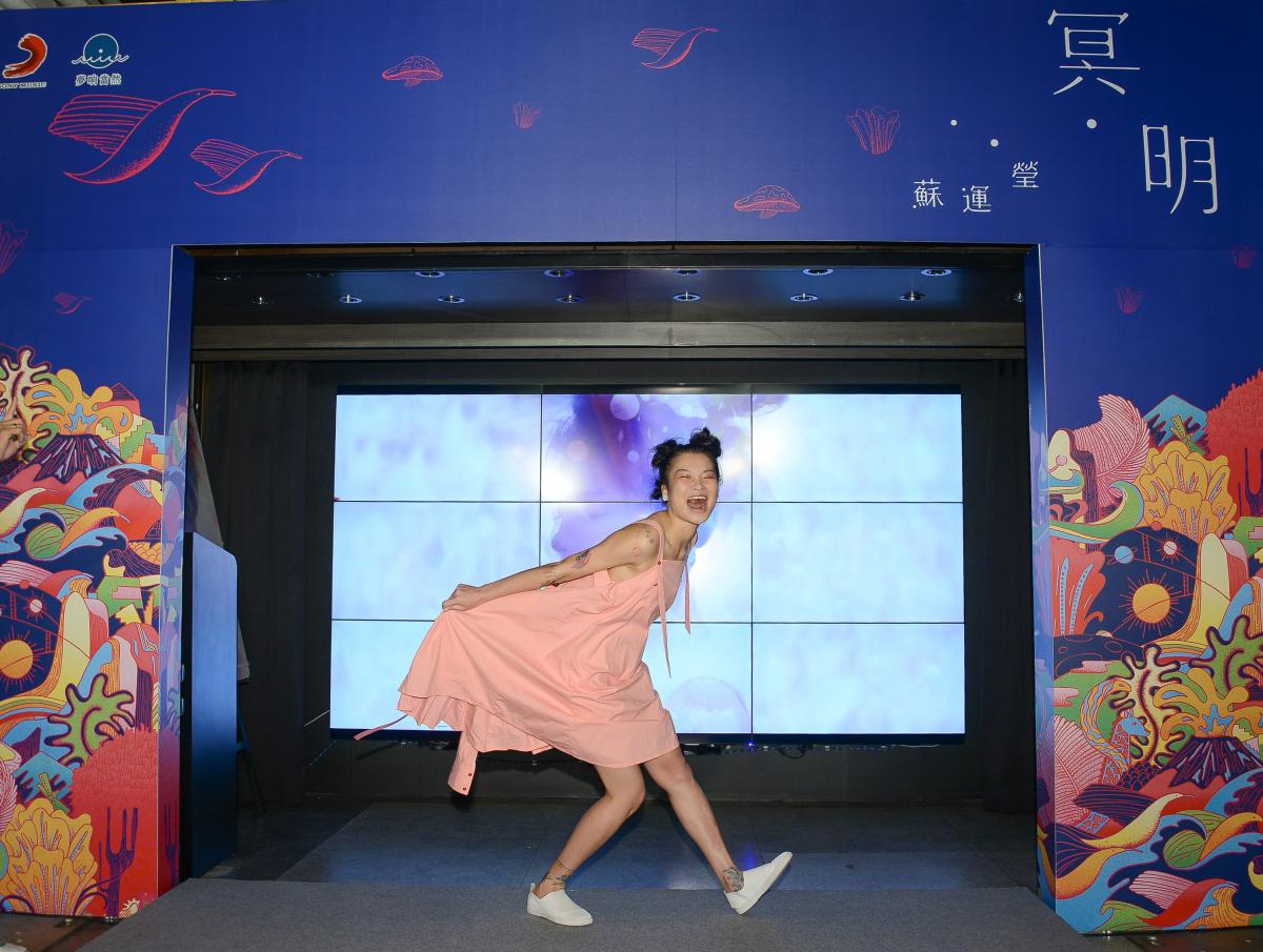 蘇運瑩「鬼馬精靈」唱響華語樂壇  踩「穩贏滑板」挺進金曲獎
