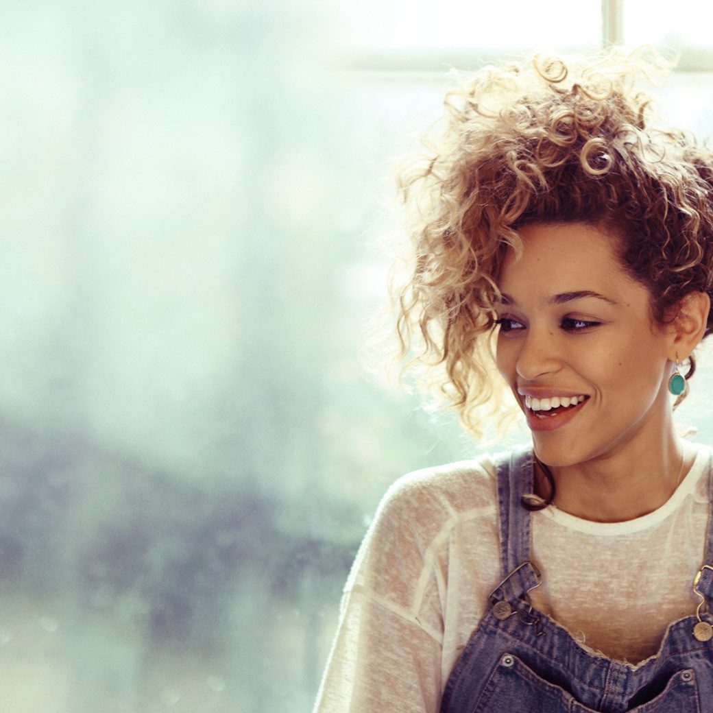 Izzy Bizu crowned BBC Music Introducing Artist of the Year