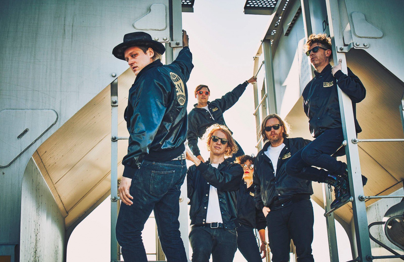 arcade fire everything now tour dates