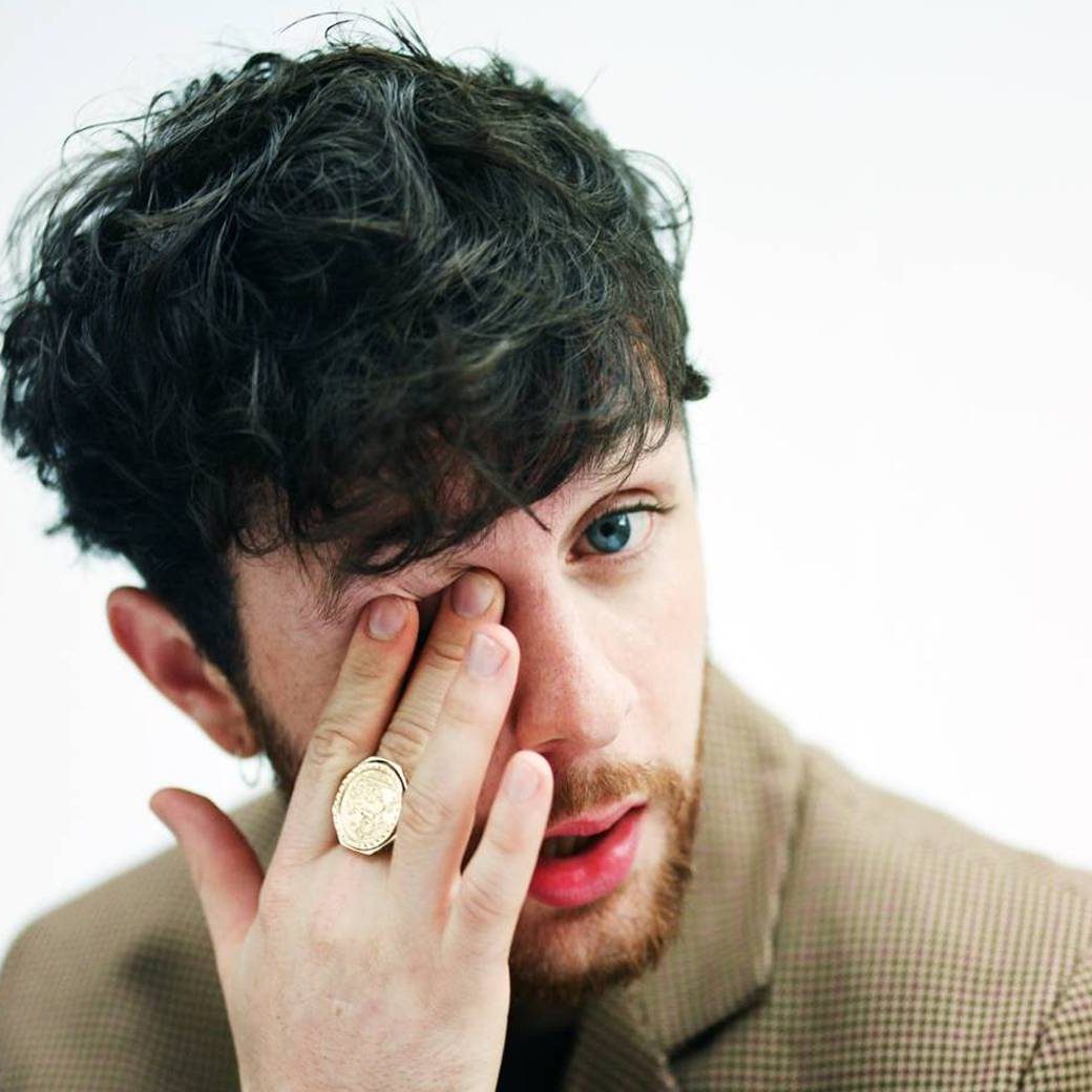 Tom Grennan unveils new video for ‘Barbed Wire’