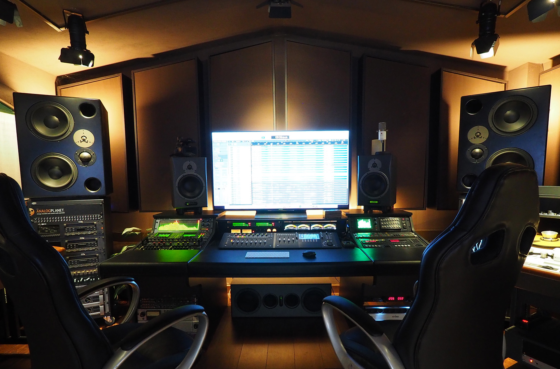 Studio_Monitor