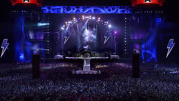 VIDEO OF THE WEEK: AC/DC – ‘THUNDERSTRUCK’ (LIVE AT RIVER PLATE)’