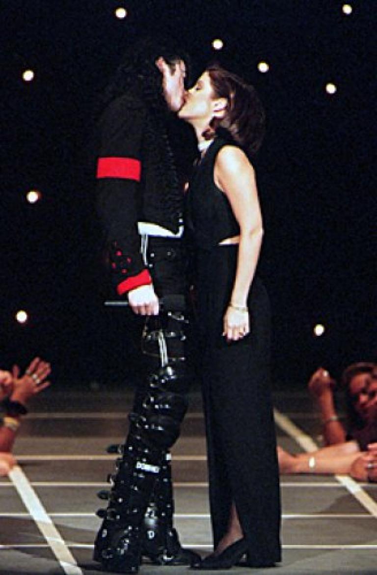 Michael and Lisa-Marie kissing