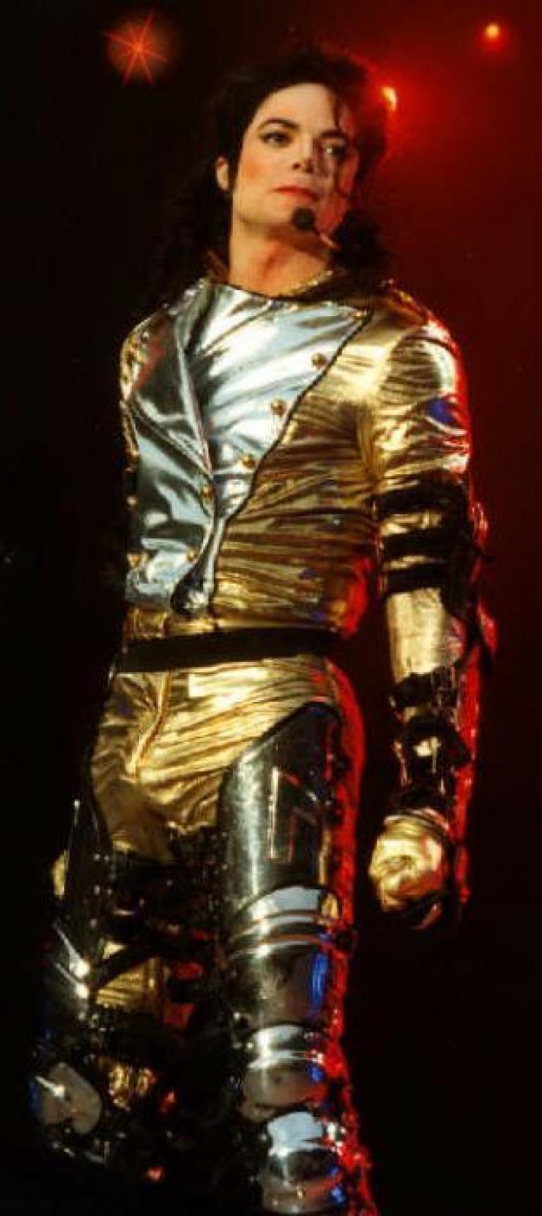 Wow!!! Look at those gold pants!!!! | Michael Jackson ...
 Michael Jackson In Gold Magazine