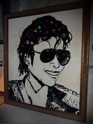 Nézd meg Michael Jackson portréját – törött bakelitlemezekből