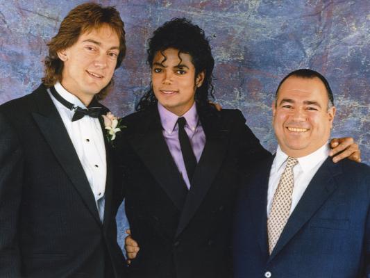 Elhunyt Michael Jackson barátja és menedzsere