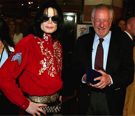 Michael Jackson Awarded ‘Key To The City’ in 2003