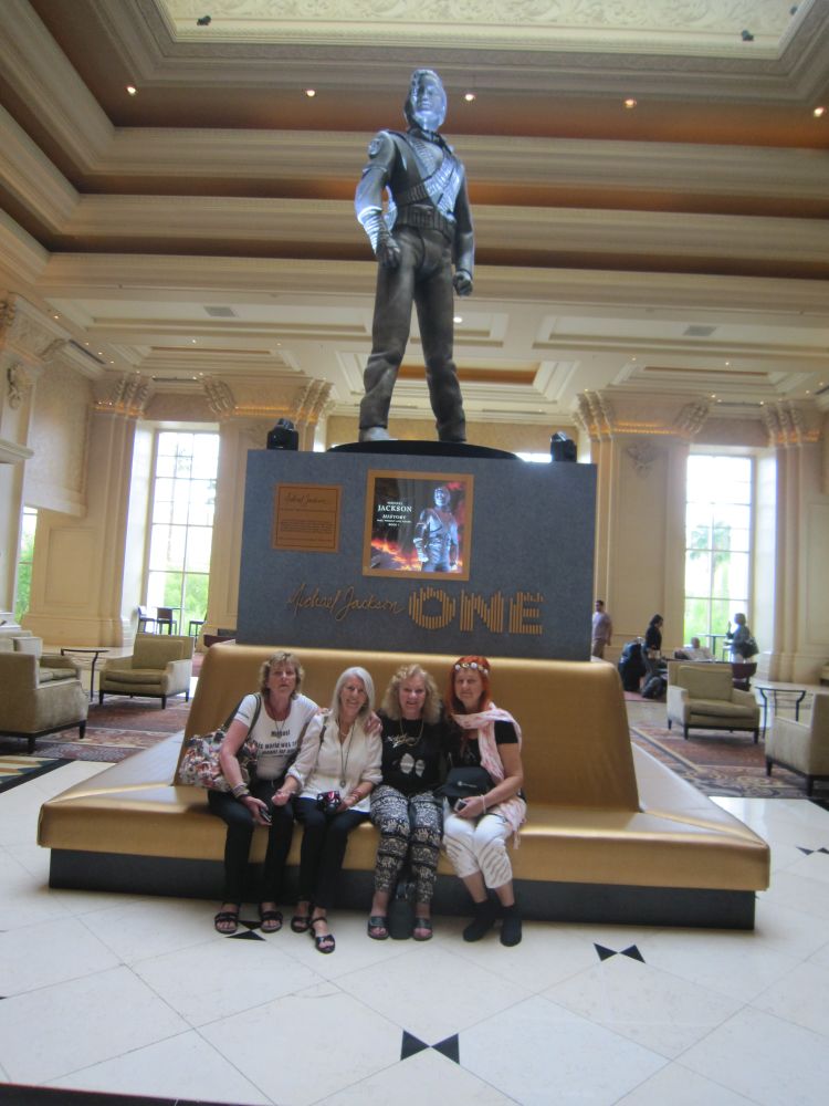 History Statue Michael Jackson
