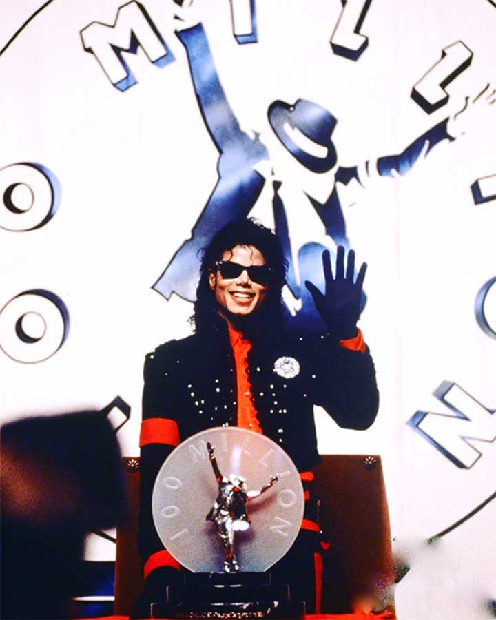 What Year Was Michael Jackson Honored As The Top Selling Artist Of The Decade?