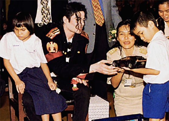 In 1996, MJ Gave His Time To Visually Impaired Children In Thailand During The HIStory World Tour
