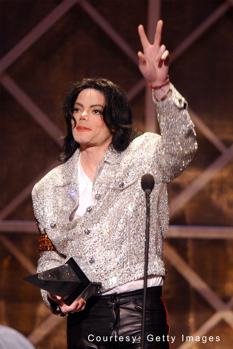 Michael Jackson accepts Artist of the Century Award at American Music Awards January 9, 2002