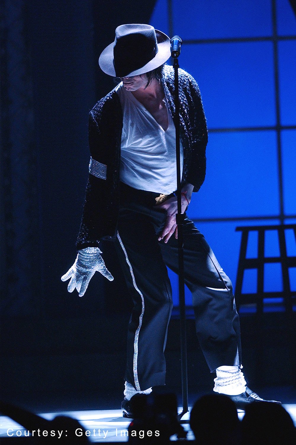 Michael Jackson performs during 30th Anniversary Celebration at Madison Square Garden in New York, NY, on September 7, 2001