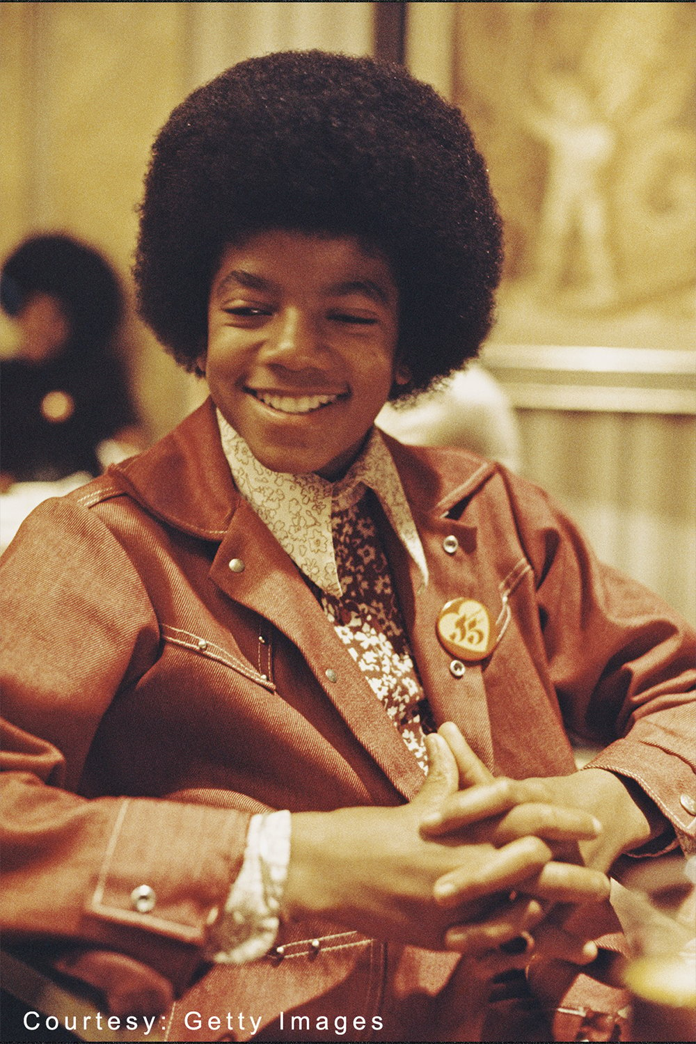 Michael Jackson wears a denim jacket in the 1970s.