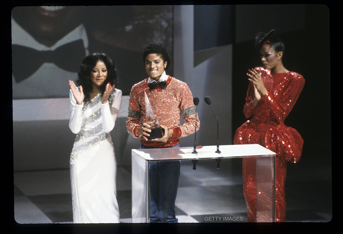 Michael Jackson accepts American Music Award for Favorite Soul/R&B Male Artist from LaToya Jackson and Bonnie Pointer January 30, 1981