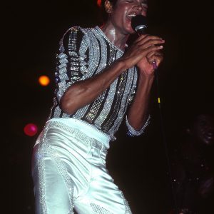 Michael Jackson sings on stage Jacksons Triumph Tour 1981