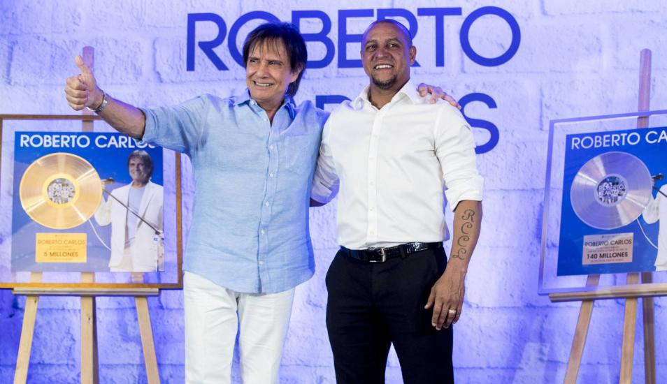 Roberto Carlos por partida doble: Cantante y ex futbolsita tienen emotivo  encuentro - Roberto Carlos